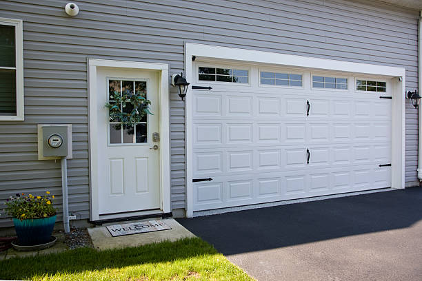 24/7 Emergency Garage Door Panel Replacement experts in Bettendorf, IA